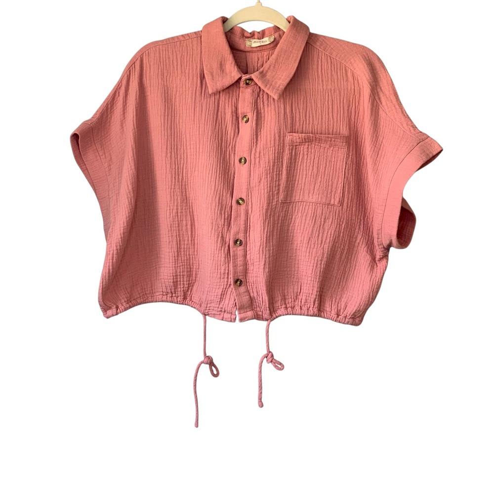 Altar'd State pink dusty‎ rose gauzy cropped top cap sleeve button up. Size L